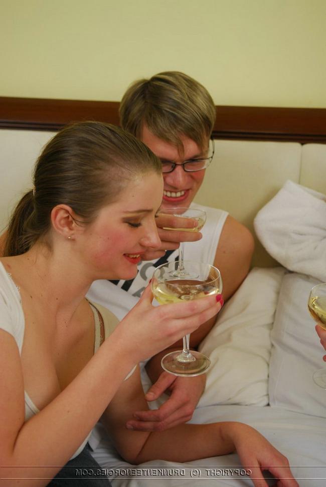 Пьяную Наташку прут двумя членами 5 фото