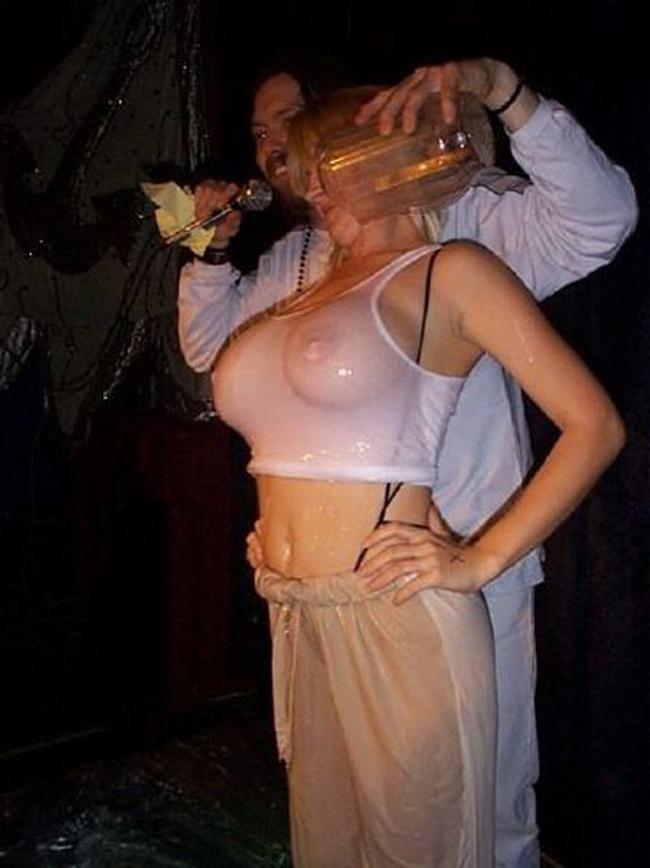 Пьяные русские шлюшки без комплексов любят трахаться 2 фото