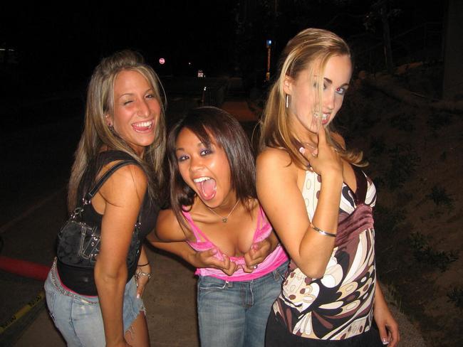 Грязные потрахушки с выпившими телами 2 фото