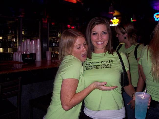 Грязные потрахушки с выпившими телами 5 фото