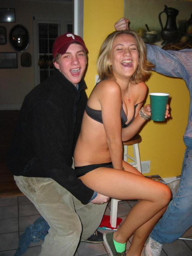 Грязные потрахушки с выпившими телами 11 фото