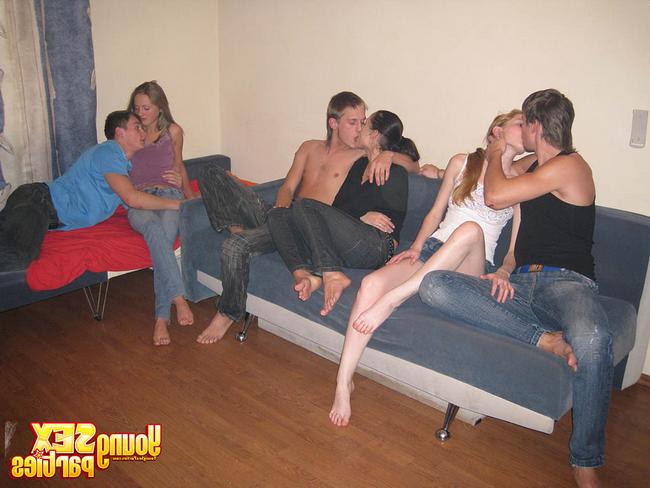 Пьяная компашка занялась групповым сексом 7 фото