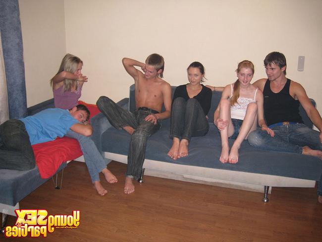 Пьяная компашка занялась групповым сексом 6 фото