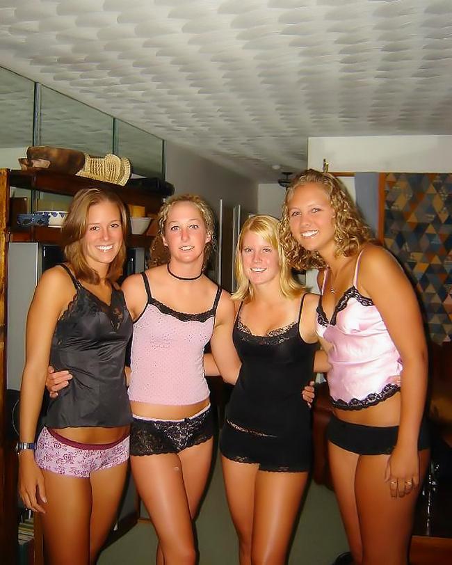Пьяные девушки перевели девичник в настоящий разврат 3 фото