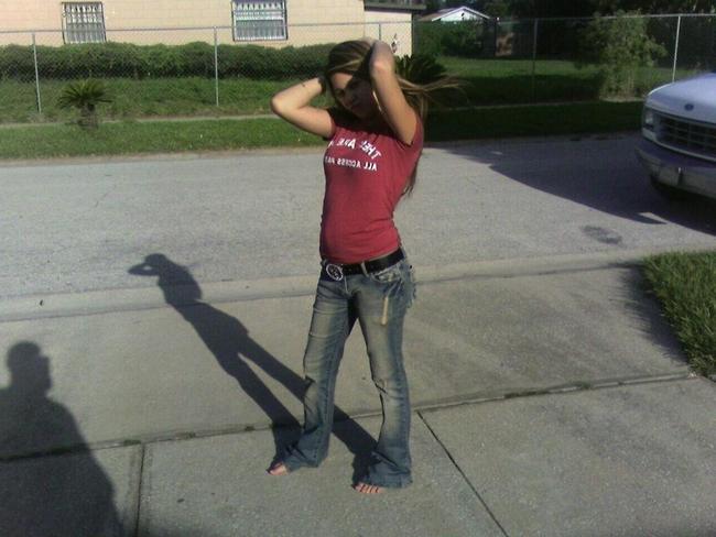 Выпившая девушка мастурбирует, получая шикарный оргазм 14 фото