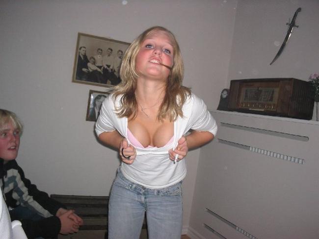 В доску пьяные сучки возбуждают своим поведением 4 фото