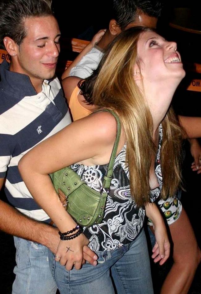 В клубе пьяные девушки с голыми сиськами 8 фото