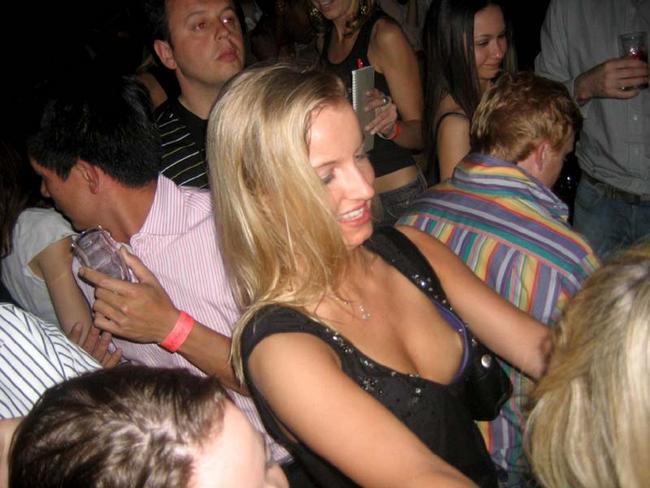 Ночной клуб пьяные девушки очень любят 2 фото