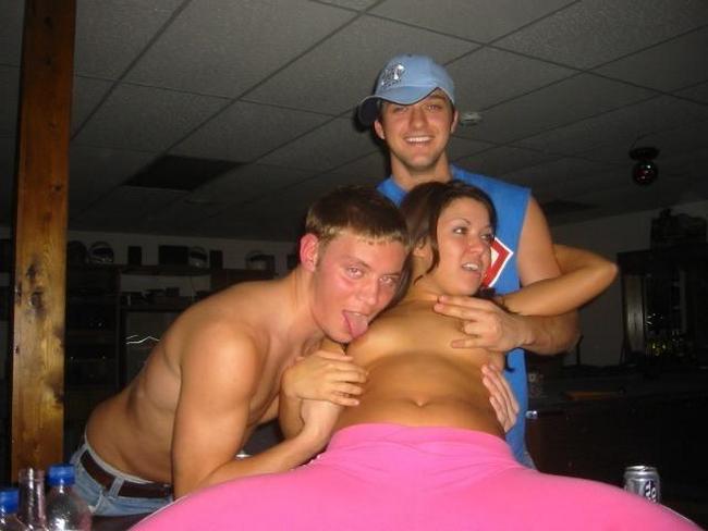 Пьяные девушки очень доступны 2 фото