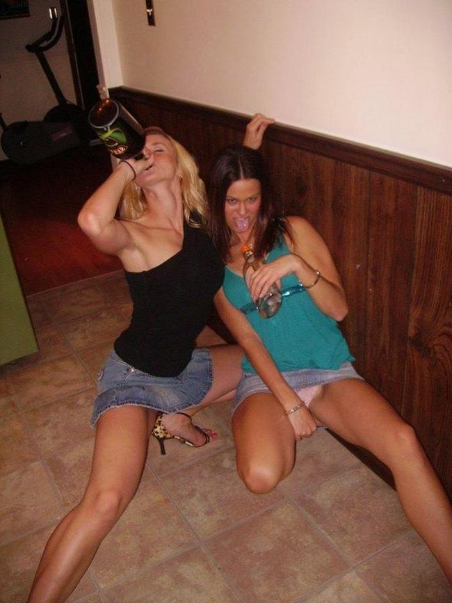 Пьяные девушки фото делают себе с удовольствием 14 фото
