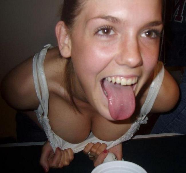 Голые пьяные сосалки дают своим ебарям 11 фото