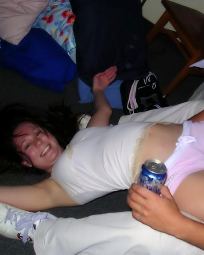 Пьяные сучки развлекаться со своими подругами 9 фото