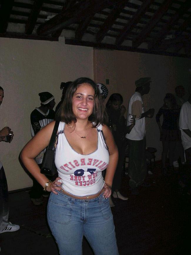 Бухие девушки при всех любят раздвигать ножки 3 фото