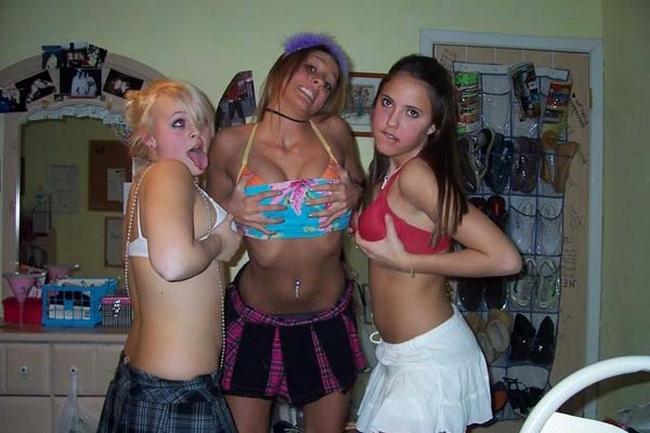 Бухие девушки при всех любят раздвигать ножки 7 фото