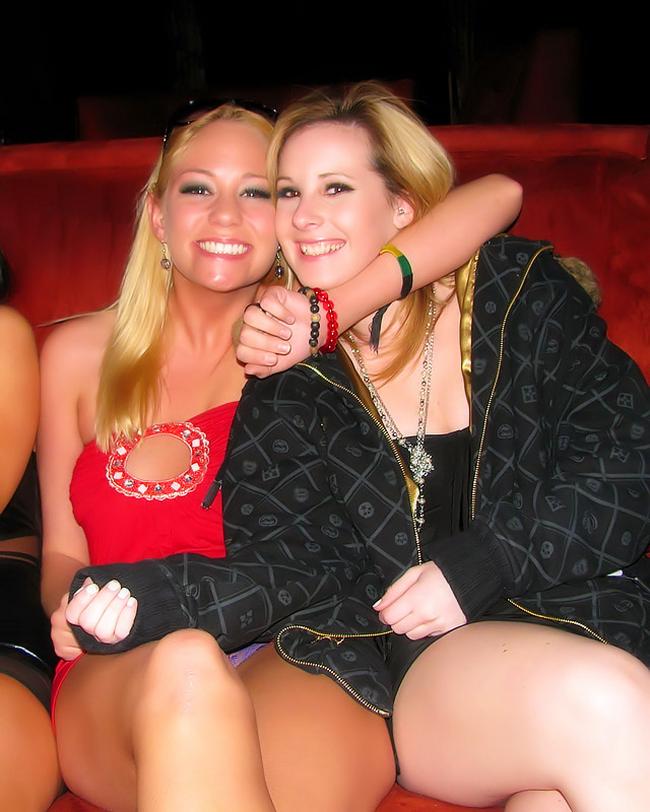 Пьяные девки сосут стриптизеру 2 фото