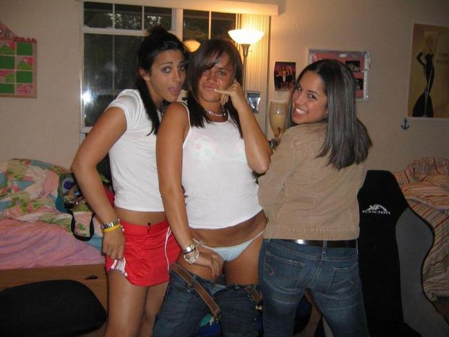 Развратные девки на голых вечеринках 3 фото