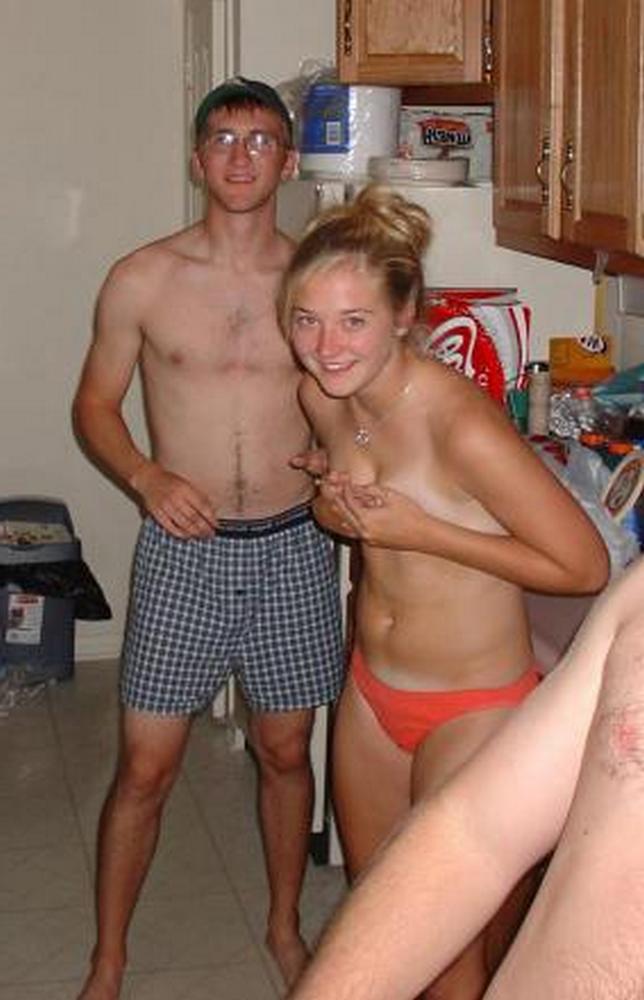 Развратные девки на голых вечеринках 11 фото