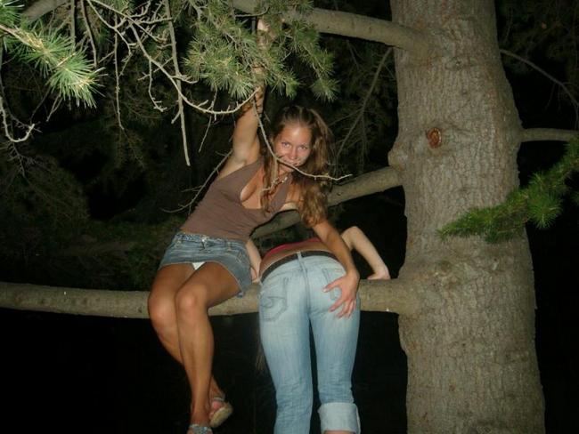 Развратные девки на голых вечеринках 4 фото