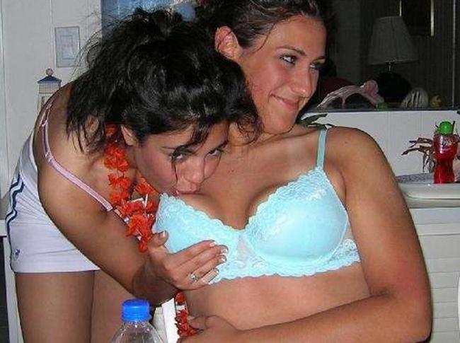 Пьяные малышки лижут киски 5 фото