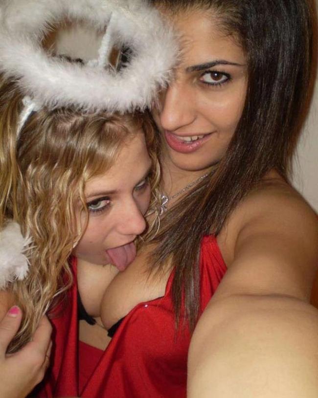 Пьяные малышки лижут киски 2 фото