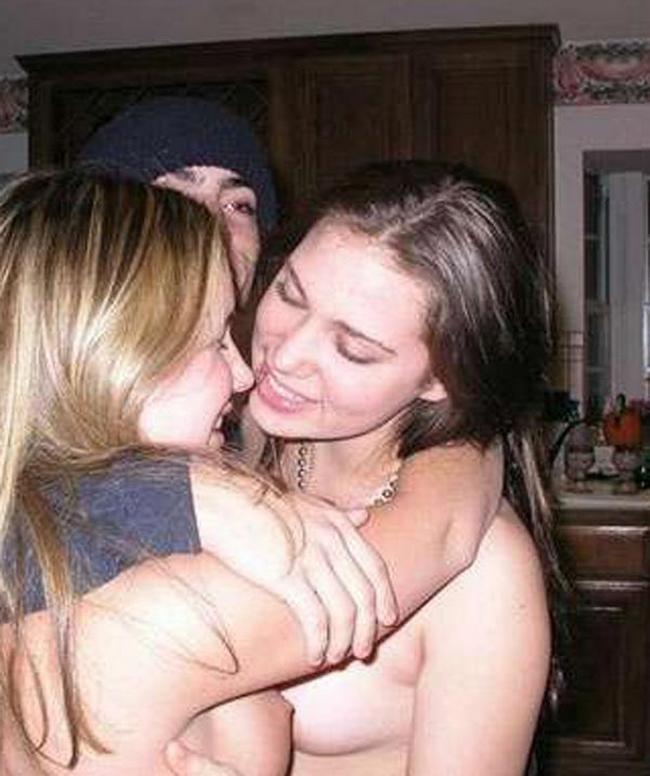 Пьяные малышки лижут киски 4 фото