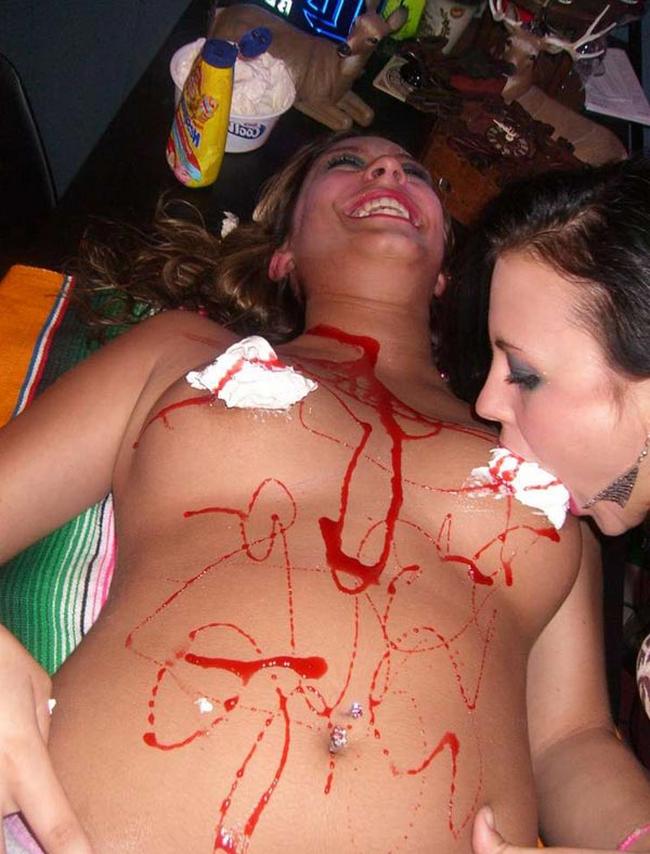 Пьяные малышки лижут киски 13 фото