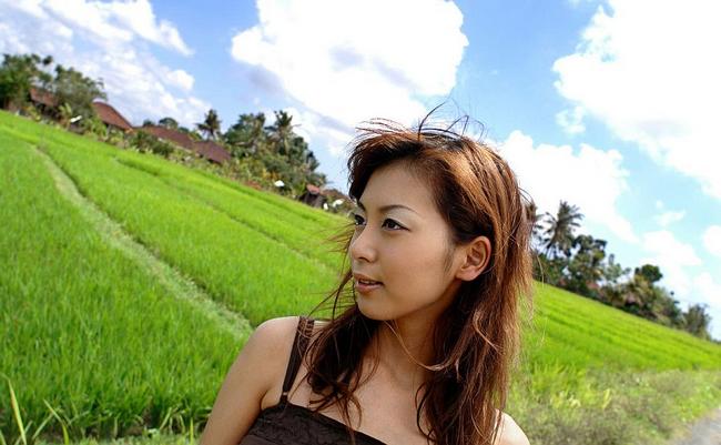 Молодая японка хвастается своими супер горячими формами 3 фото