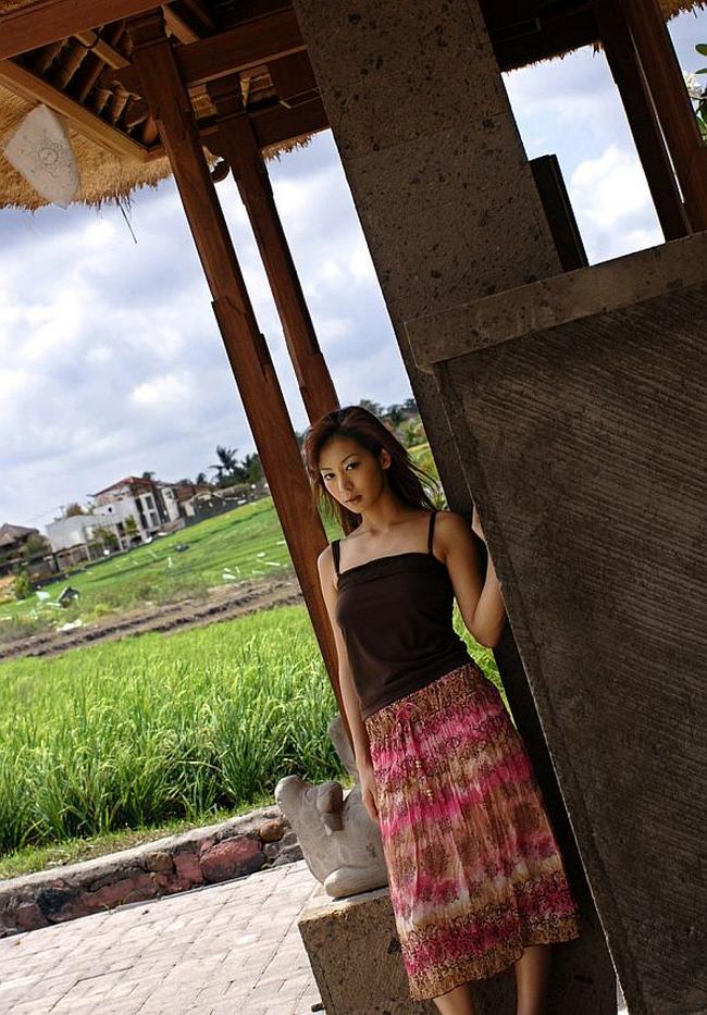 Молодая японка хвастается своими супер горячими формами 5 фото