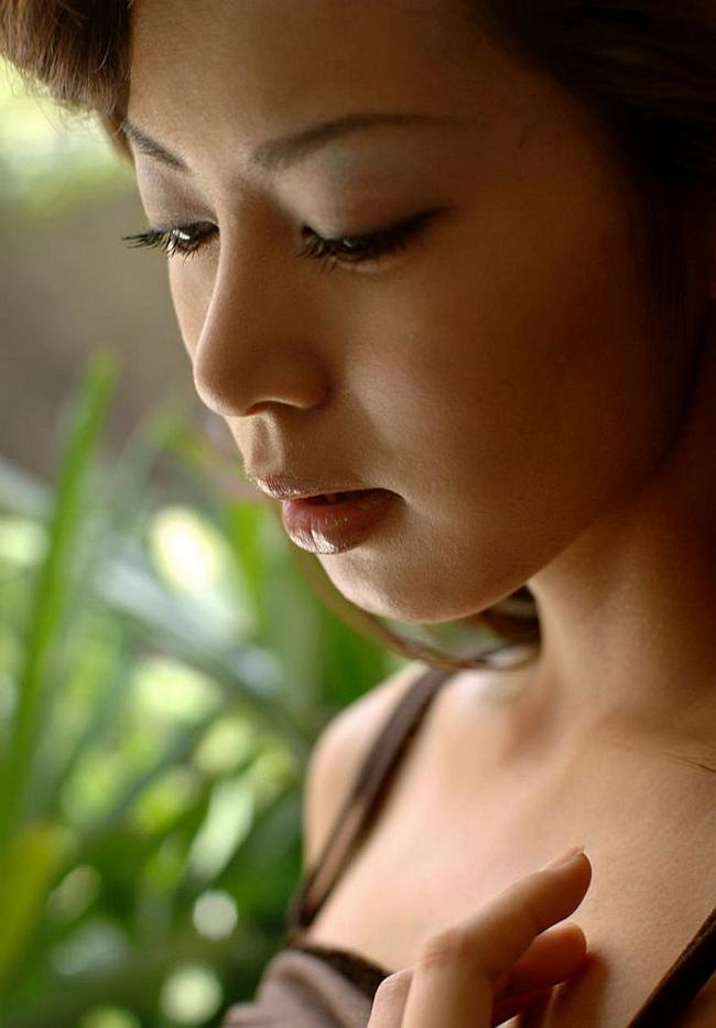 Молодая японка хвастается своими супер горячими формами 14 фото