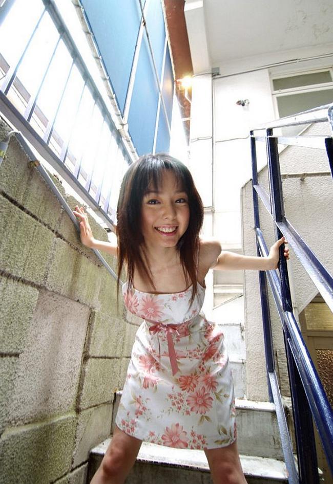 Волосатая японочка хочет впустить в себя большой член 5 фото