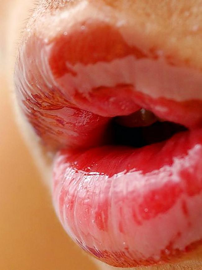 Горячий стриптиз от похотливой азиатки 1 фото