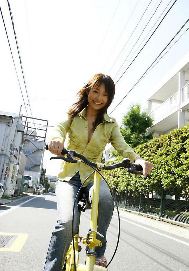 Улыбчивая азиаточка хочет трахаться 3 фото