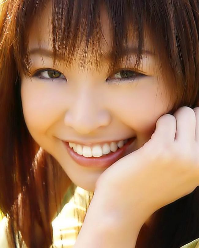 Улыбчивая азиаточка хочет трахаться 1 фото