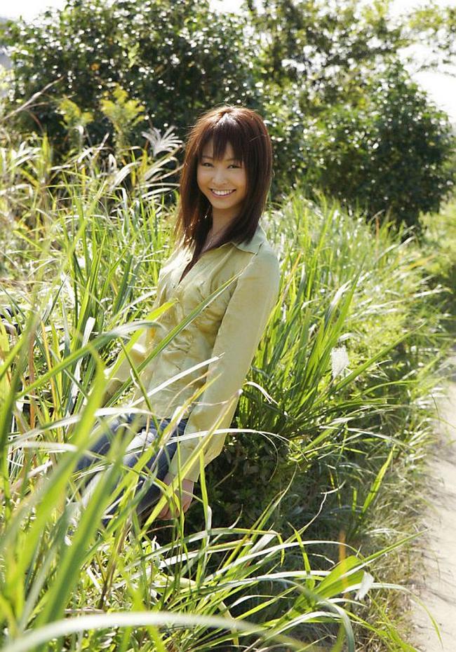 Улыбчивая азиаточка хочет трахаться 5 фото