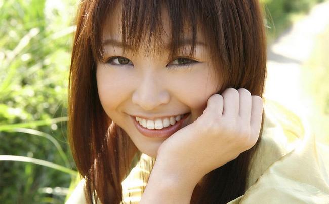 Улыбчивая азиаточка хочет трахаться 6 фото