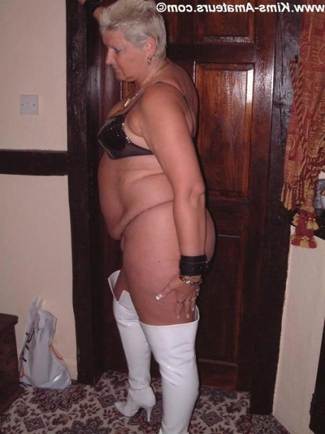 Зрелая дама со своей ненасытной дечерью устроили групповой секс 4 фото