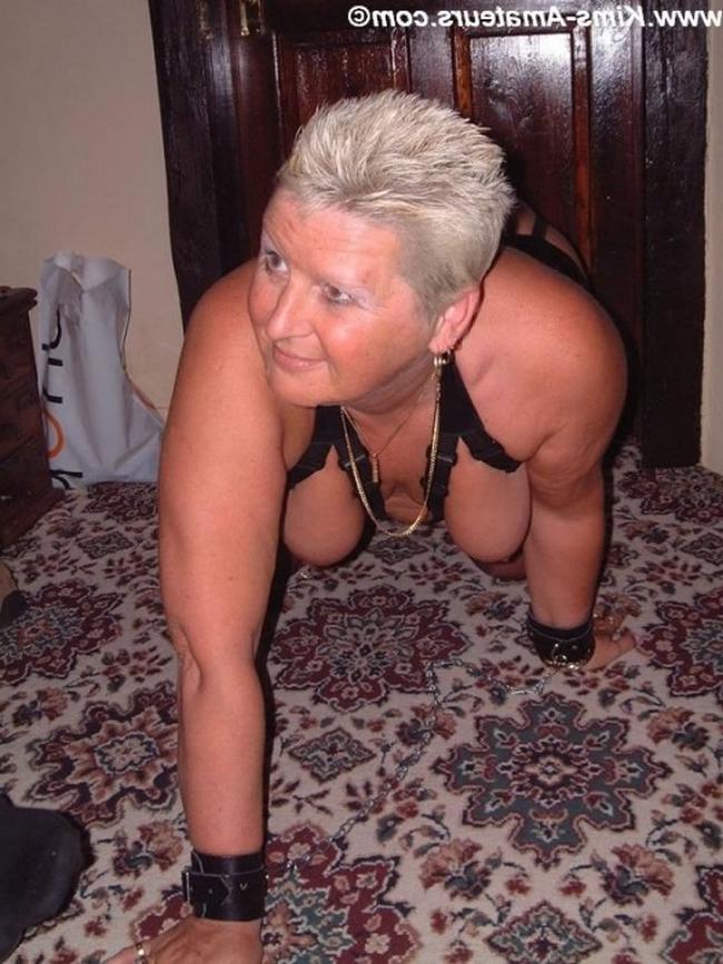 Зрелая дама со своей ненасытной дечерью устроили групповой секс 3 фото