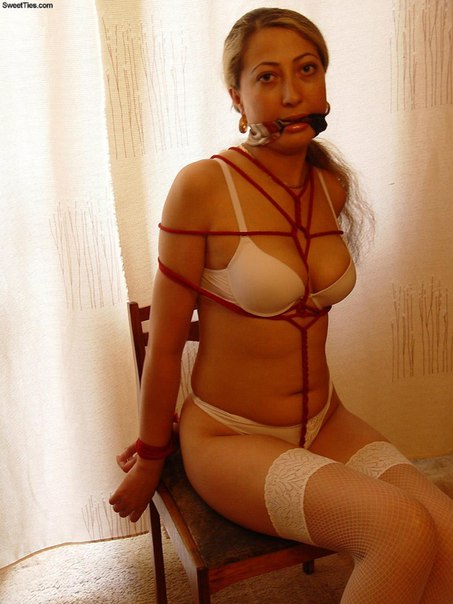 Разнообразные связанные красотки возбуждают 21 фото