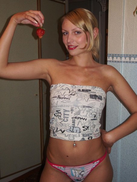 Парни просят подружек показать свои пилотки 3 фото