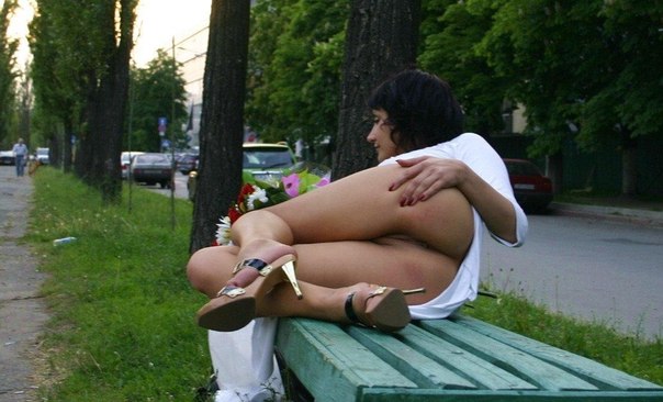 Показывают свои писи всем желающим 3 фото