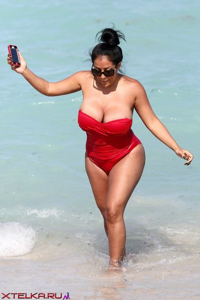 Сисястые красотки сильно заводят 24 фото