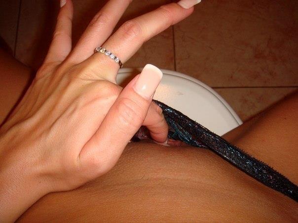 Хорошенькие домохозяйки с рабочими отверстиями 5 фото