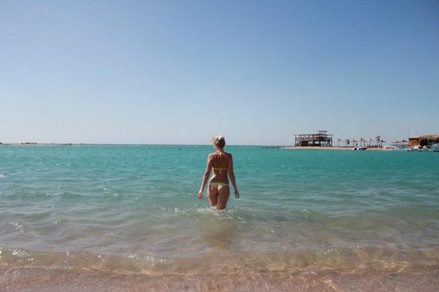 Молоденькие лапочки в купальниках 21 фото