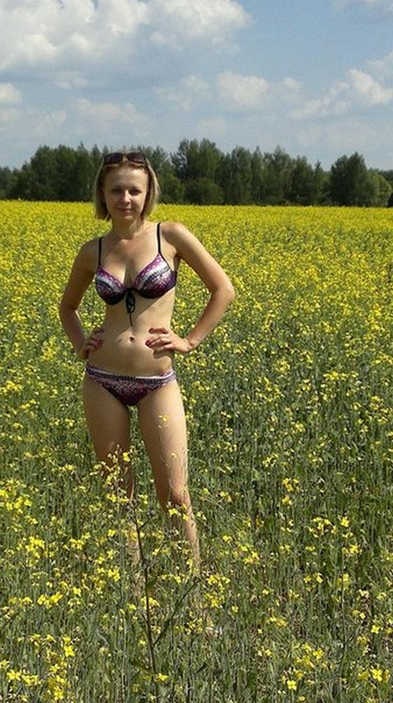 Молоденькие лапочки в купальниках 8 фото