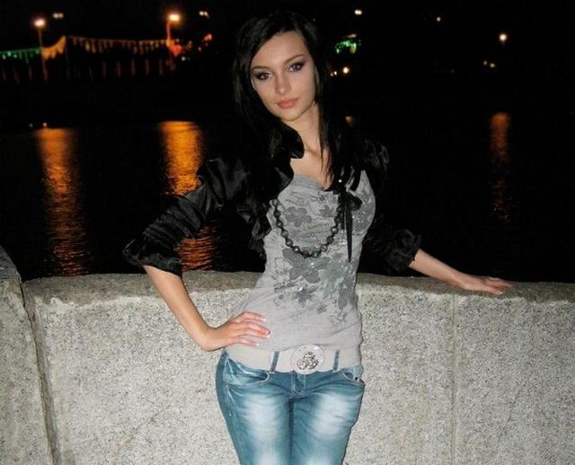 Молоденькие лапочки в купальниках 40 фото