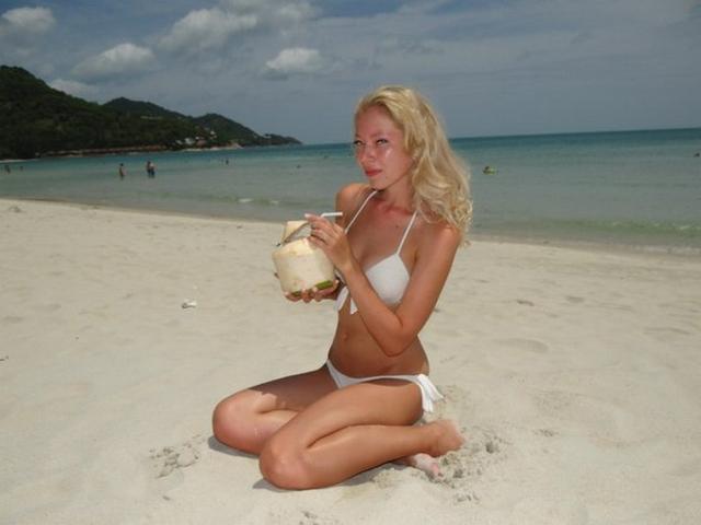 Молоденькие лапочки в купальниках 30 фото