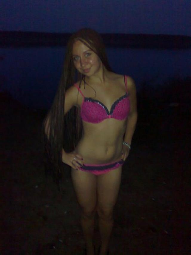 Молоденькие лапочки в купальниках 6 фото