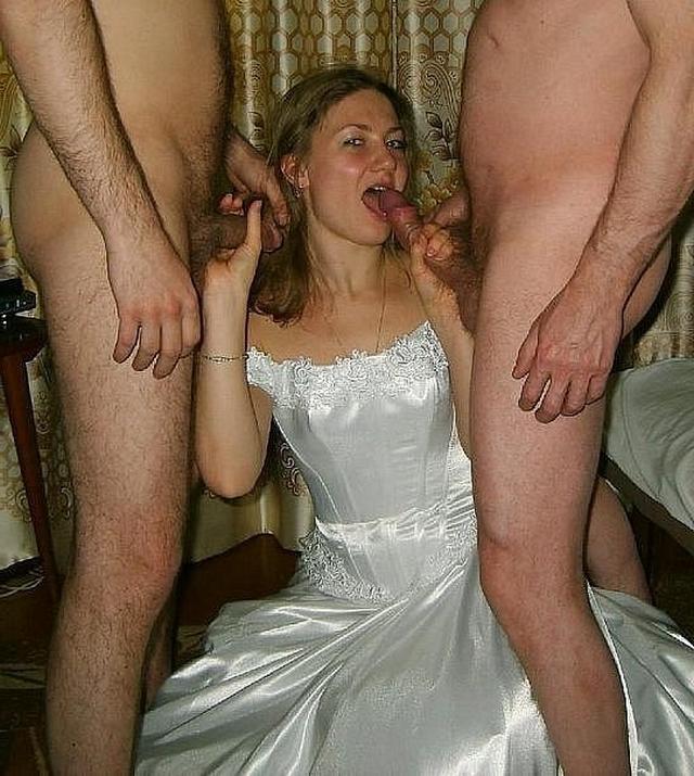 Страстные девки из 2000 подставляют свои копилки 3 фото