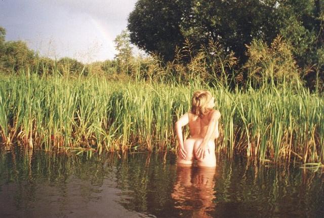 Девушки на отдыхе оголили тела 10 фото