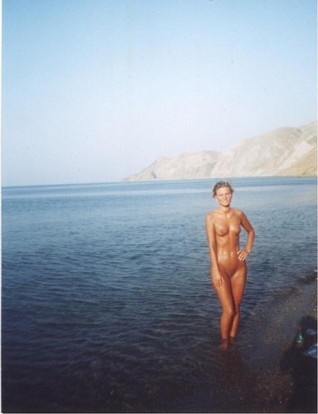 Девушки на отдыхе оголили тела 16 фото